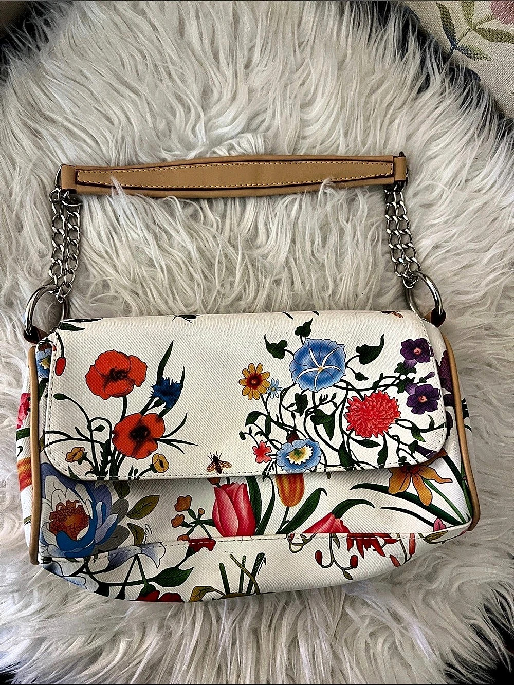Gucci Floral Shoulder Bag in White
